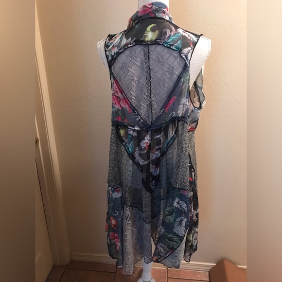 Beautiful vest - Picture 5 of 6